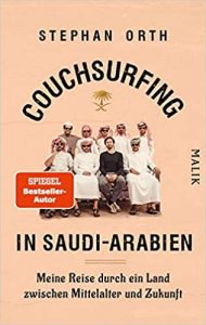 Aktuelle Buchempfehlung Sachbuch "Couchsurfing in Saudi-Arabien" ein bildendes gutes Buch von Stephan Orth - Erscheinungsdatum Buchtipp 2021 - Top Buchneuerscheinung 02/2021