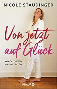 Aktuelle Buchempfehlung Sachbuch "Von jetzt auf Glück" ein lebensbejahendes gutes Buch von Nicola Staudinger - Erscheinungsdatum Buchtipp 2021 - Top Buchneuerscheinung 02/2021