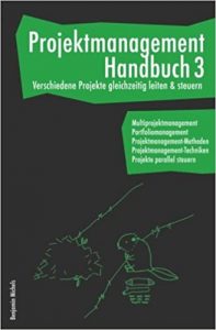 Top-Empfehlung Projektmanagement Buch: "Projektmanagement Handbuch 3 - Verschiedene Projekte gleichzeitig leiten und steuern. Multiprojektmanagement, Portfoliomanagement, Projektmanagement-Methoden, Projektmanagement-Techniken, Projekte parallel steuern" ein gutes Buch zum Themenkomplex Projektmanagement von Benjamin Michels - Top-Literatur-Empfehlungen Bücher & Lehrbücher für modernes / agiles / hybrides Projektmanagement für Projektleiter und Projektgruppen